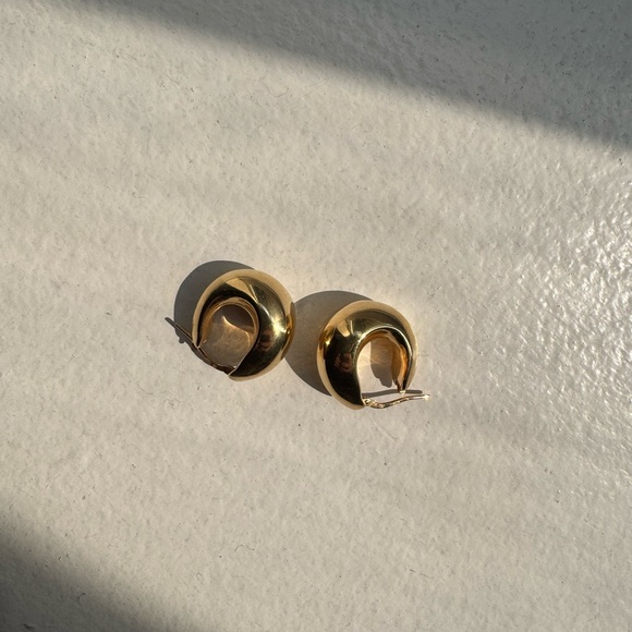 Kinn Studio Bold Teardrop Hoop Earrings (solid 14K gold) - Picture 6 of 6